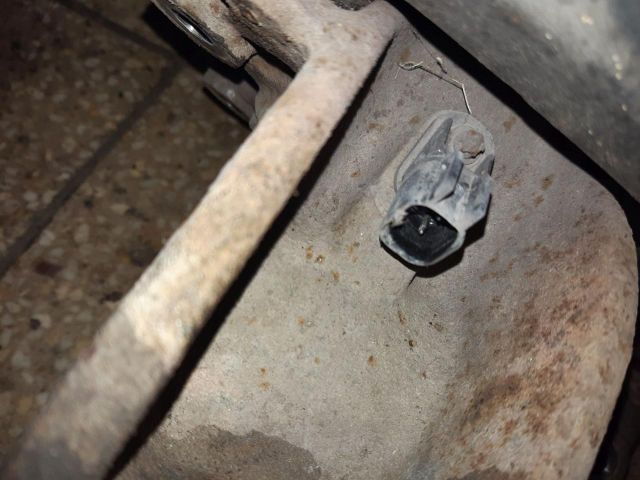 bontott MAZDA 5 Jobb első Csonkállvány Kerékaggyal