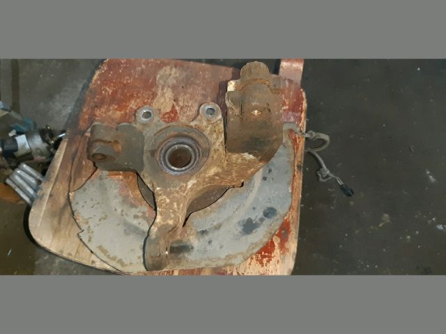 bontott MAZDA 5 Jobb első Csonkállvány Kerékaggyal