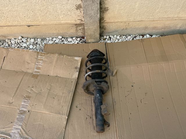 bontott MAZDA 5 Jobb első Gólyaláb (Lengécsillapító, Rugó)