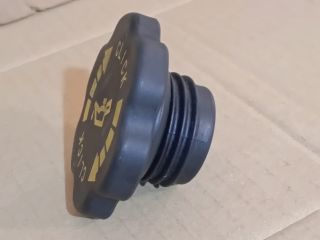 bontott MAZDA 5 Olajbeöntő Sapka