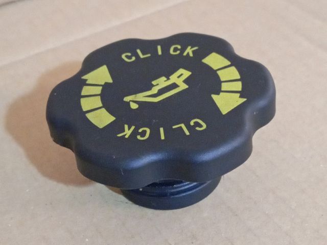 bontott MAZDA 5 Olajbeöntő Sapka