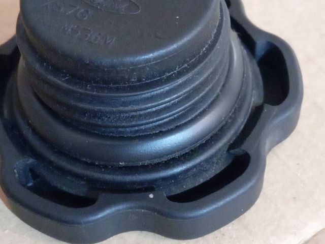 bontott MAZDA 5 Olajbeöntő Sapka