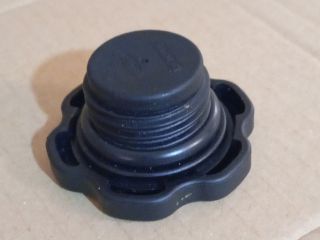 bontott MAZDA 5 Olajbeöntő Sapka