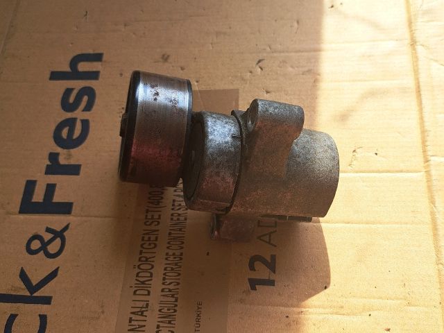 bontott MAZDA 5 Szíjfeszítő Görgő