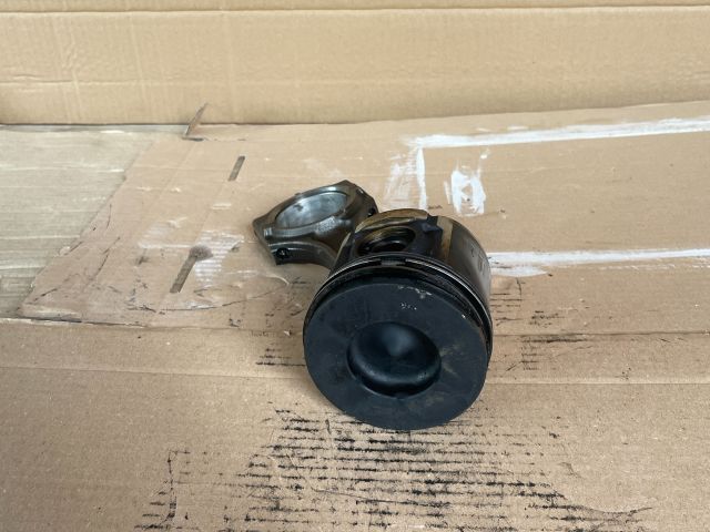 bontott MAZDA 5 Dugattyú és Hajtókar