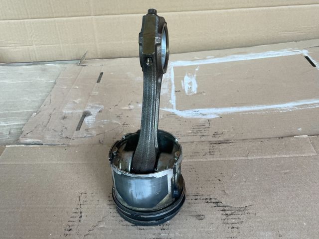 bontott MAZDA 5 Dugattyú és Hajtókar