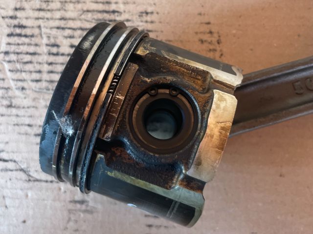 bontott MAZDA 5 Dugattyú és Hajtókar