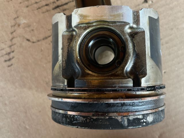 bontott MAZDA 5 Dugattyú és Hajtókar