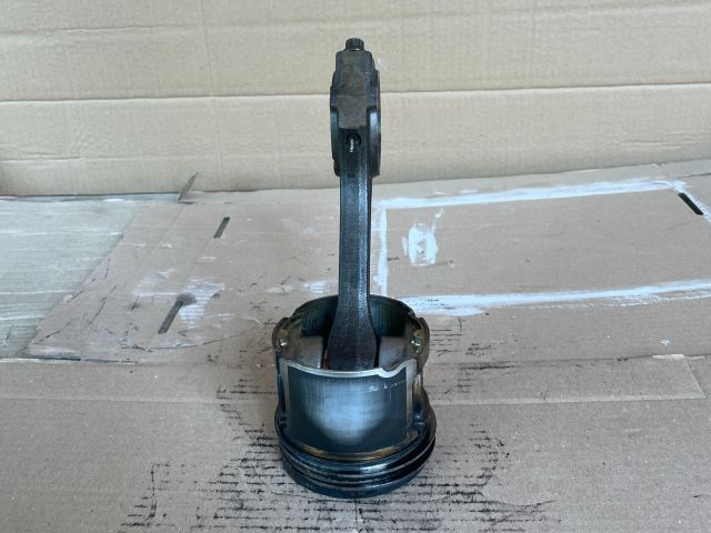 bontott MAZDA 5 Dugattyú és Hajtókar