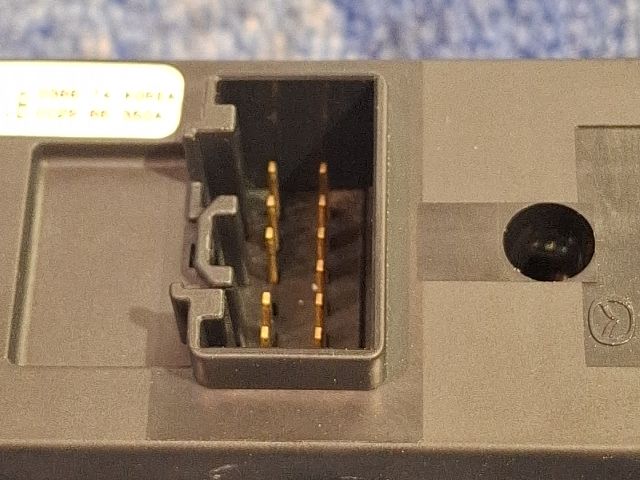 bontott MAZDA 5 Ablakemelő Kapcsoló Négyes / Kettes