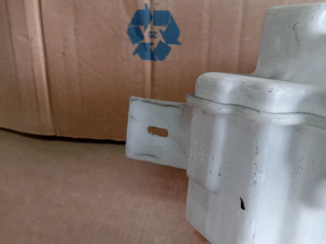 bontott MAZDA 5 Ablakmosó Tartály