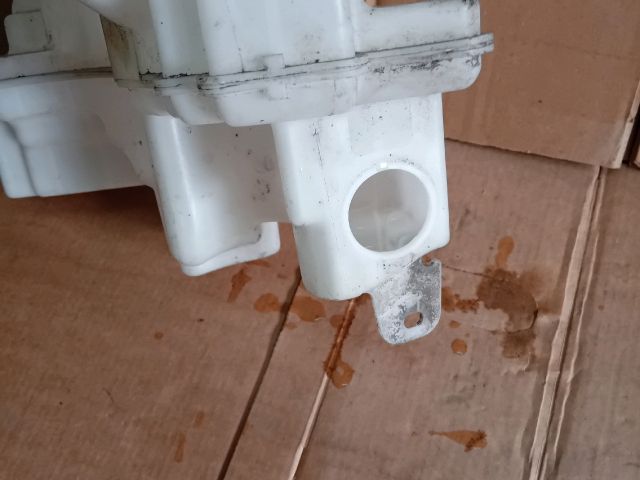 bontott MAZDA 5 Ablakmosó Tartály