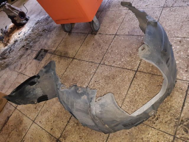 bontott MAZDA 5 Bal első Dobbetét (Kerékjárati, Műanyag)