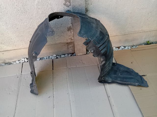 bontott MAZDA 5 Bal első Első Dobbetét (Kerékjárati, Műanyag)