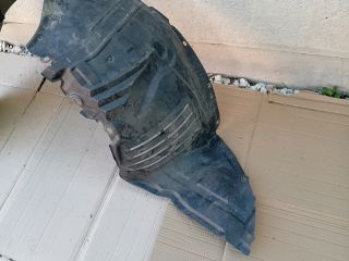 bontott MAZDA 5 Bal első Első Dobbetét (Kerékjárati, Műanyag)