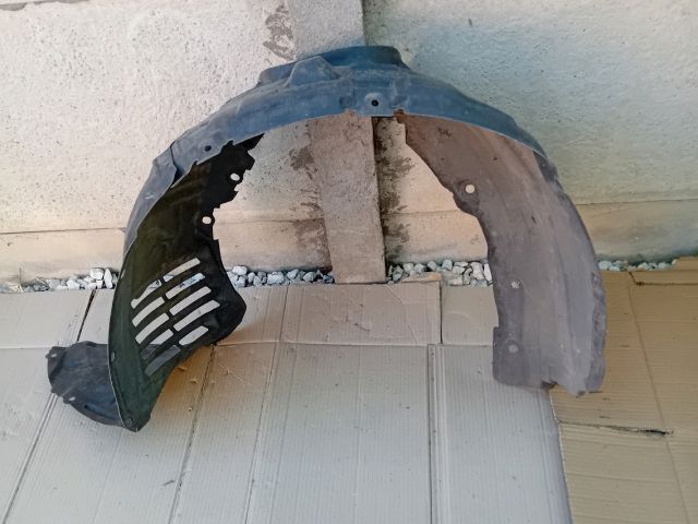 bontott MAZDA 5 Bal első Első Dobbetét (Kerékjárati, Műanyag)