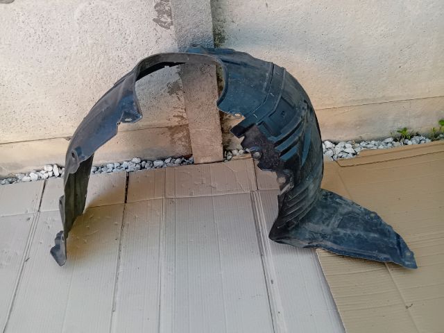 bontott MAZDA 5 Bal első Első Dobbetét (Kerékjárati, Műanyag)