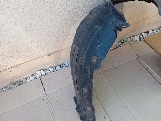 bontott MAZDA 5 Bal első Első Dobbetét (Kerékjárati, Műanyag)