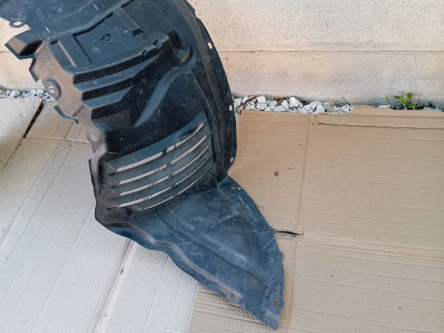 bontott MAZDA 5 Bal első Első Dobbetét (Kerékjárati, Műanyag)