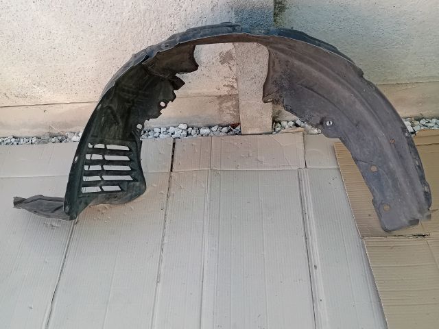 bontott MAZDA 5 Bal első Első Dobbetét (Kerékjárati, Műanyag)