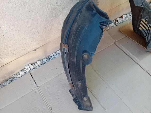 bontott MAZDA 5 Bal első Első Dobbetét (Kerékjárati, Műanyag)