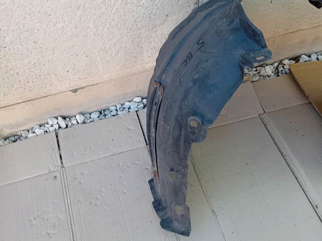 bontott MAZDA 5 Bal első Első Dobbetét (Kerékjárati, Műanyag)