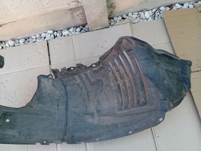 bontott MAZDA 5 Bal első Első Dobbetét (Kerékjárati, Műanyag)