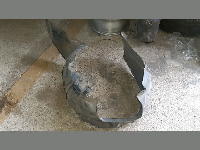 bontott MAZDA 5 Bal első Első Dobbetét (Kerékjárati, Műanyag)