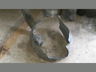 bontott MAZDA 5 Bal első Első Dobbetét (Kerékjárati, Műanyag)