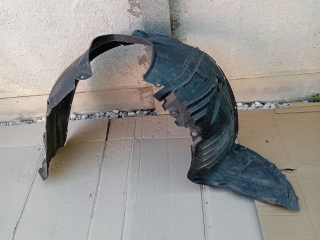 bontott MAZDA 5 Bal első Első Dobbetét (Kerékjárati, Műanyag)