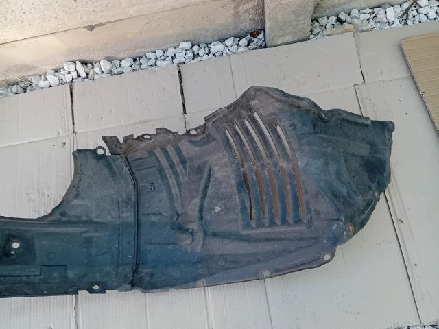 bontott MAZDA 5 Bal első Első Dobbetét (Kerékjárati, Műanyag)