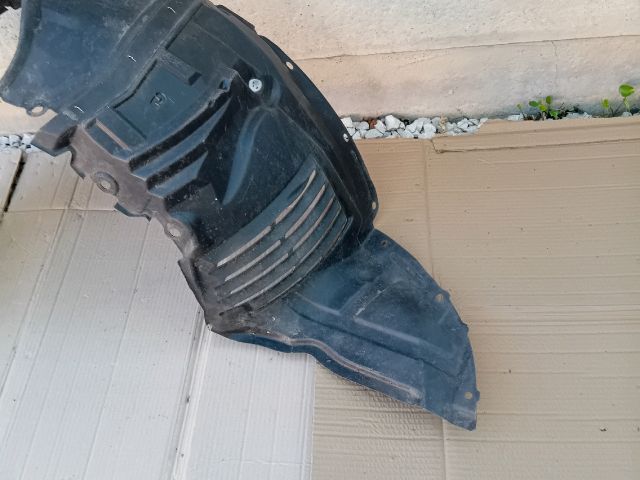 bontott MAZDA 5 Bal első Első Dobbetét (Kerékjárati, Műanyag)