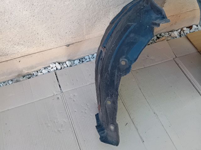 bontott MAZDA 5 Bal első Első Dobbetét (Kerékjárati, Műanyag)