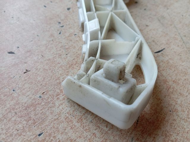 bontott MAZDA 5 Bal első Lökhárító Tartó (Műanyag)