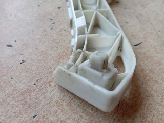 bontott MAZDA 5 Bal első Lökhárító Tartó (Műanyag)