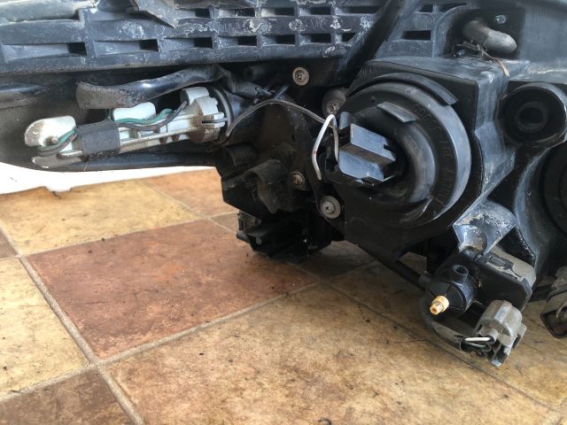 bontott MAZDA 5 Bal Fényszóró