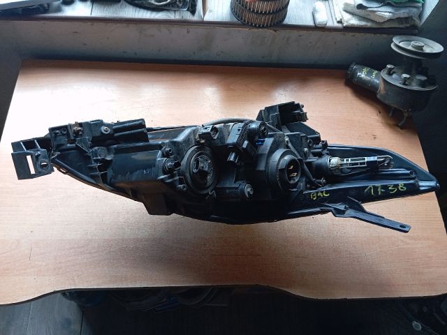 bontott MAZDA 5 Bal Fényszóró