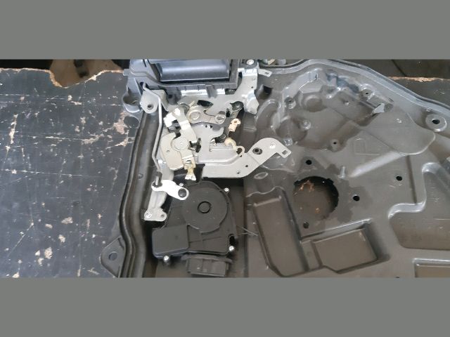 bontott MAZDA 5 Bal hátsó Ajtózár