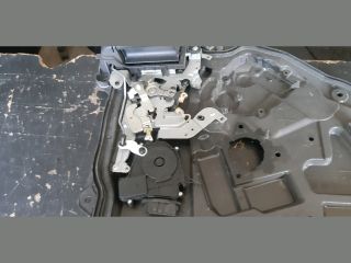 bontott MAZDA 5 Bal hátsó Ajtózár