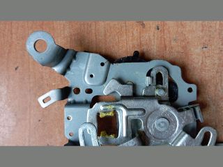 bontott MAZDA 5 Bal Tolóajtó Zárszerkezet