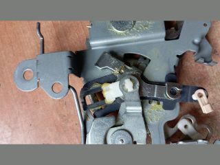 bontott MAZDA 5 Bal Tolóajtó Zárszerkezet