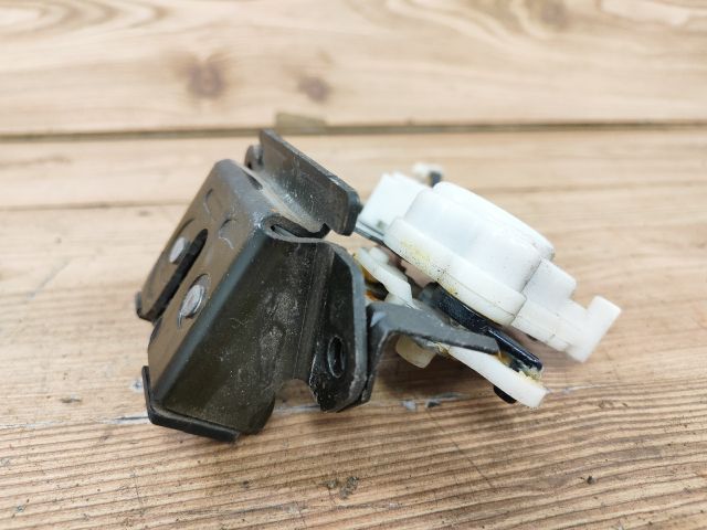 bontott MAZDA 5 Csomagtérajtó Zárszerkezet