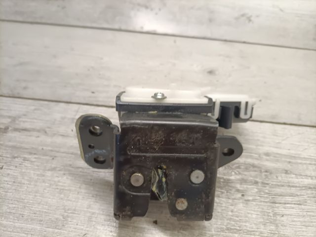 bontott MAZDA 5 Csomagtérajtó Zárszerkezet