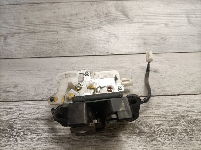 bontott MAZDA 5 Csomagtérajtó Zárszerkezet