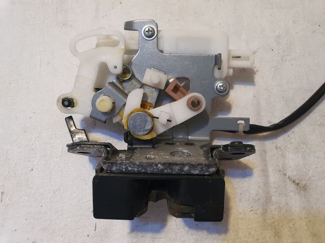 bontott MAZDA 5 Csomagtérajtó Zárszerkezet