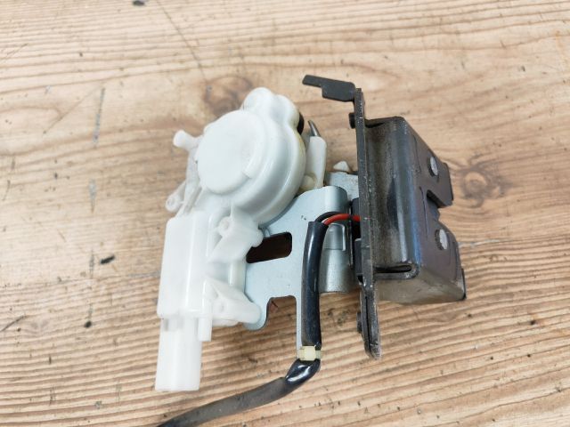 bontott MAZDA 5 Csomagtérajtó Zárszerkezet