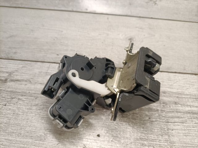 bontott MAZDA 5 Csomagtérajtó Zárszerkezet