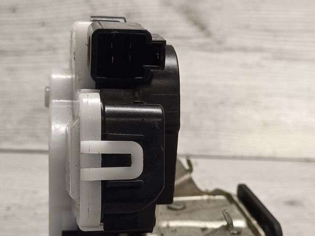 bontott MAZDA 5 Csomagtérajtó Zárszerkezet