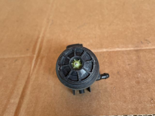 bontott MAZDA 5 Első Ablakmosó Szivattyú