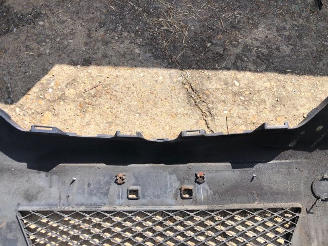 bontott MAZDA 5 Első Lökhárító (Részeivel)